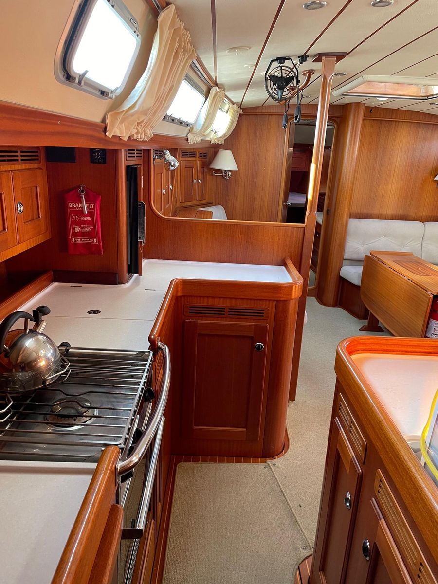 2009 Hallberg-Rassy 54 