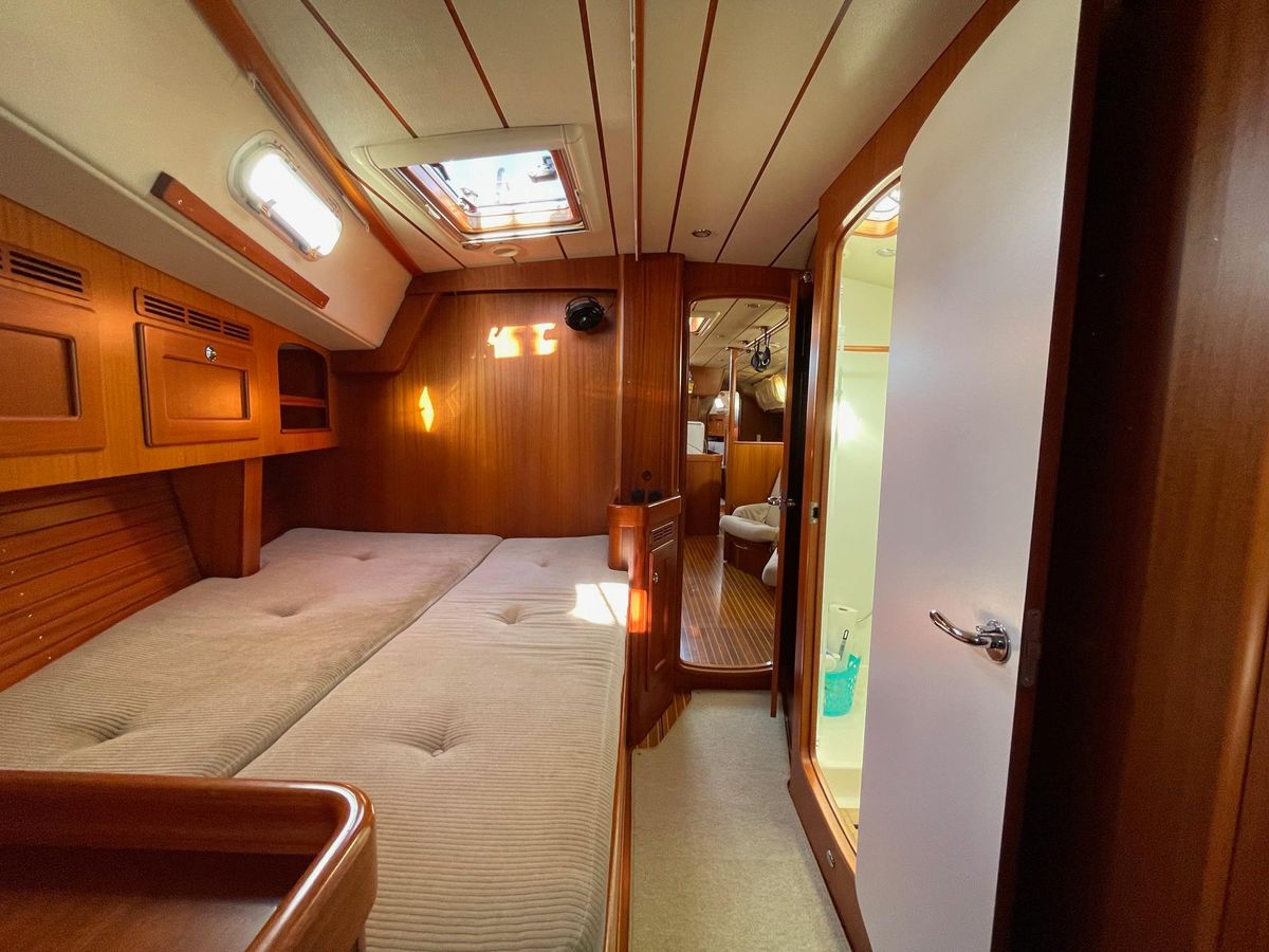 2009 Hallberg-Rassy 54 