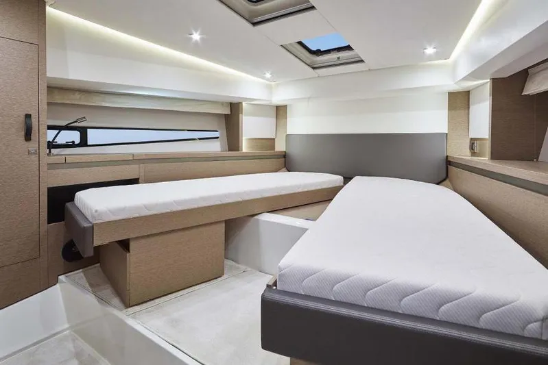  Yacht Photos Pics Manufacturer Provided Image