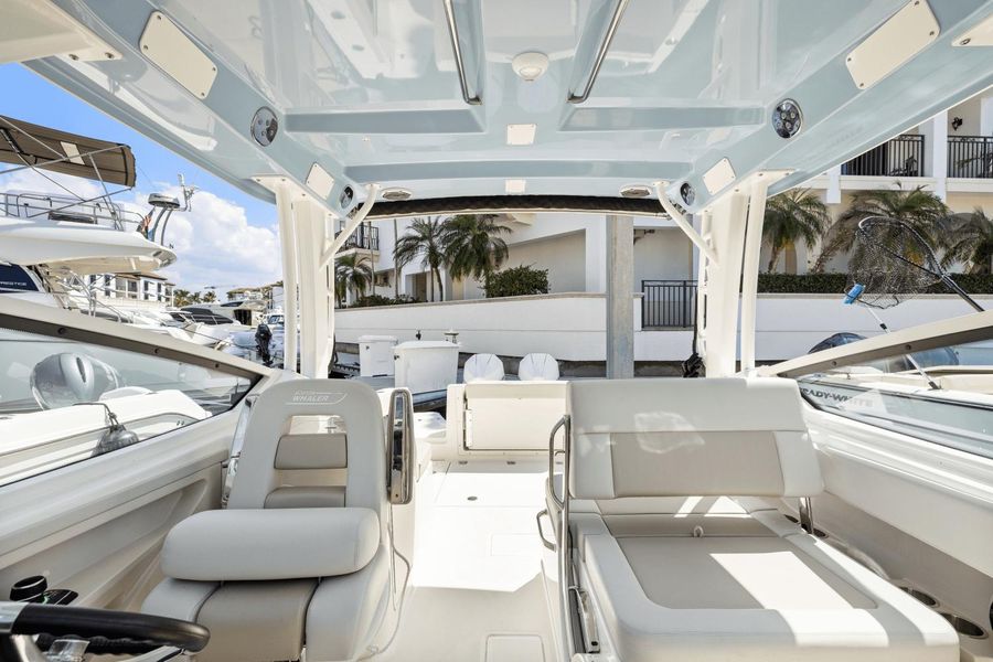 2022 Boston Whaler 280 Vantage