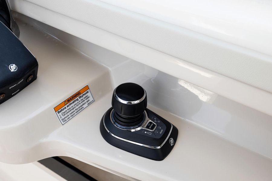 2022 Boston Whaler 280 Vantage