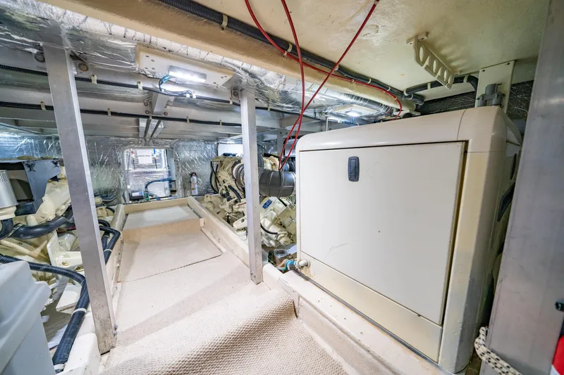 Altitude Adjustment Yacht Photos Pics Engine room of 2000 Navigator 5300 Classic yacht, featuring machinery and wiring.