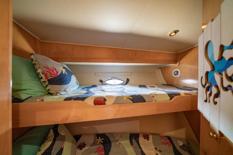Altitude Adjustment Yacht Photos Pics Bunk beds in 2000 Navigator 5300 Classic yacht cabin with nautical-themed bedding.