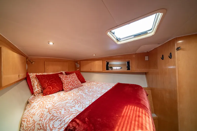 Altitude Adjustment Yacht Photos Pics Cozy bedroom in 2000 Navigator 5300 Classic yacht with red and white bedding.