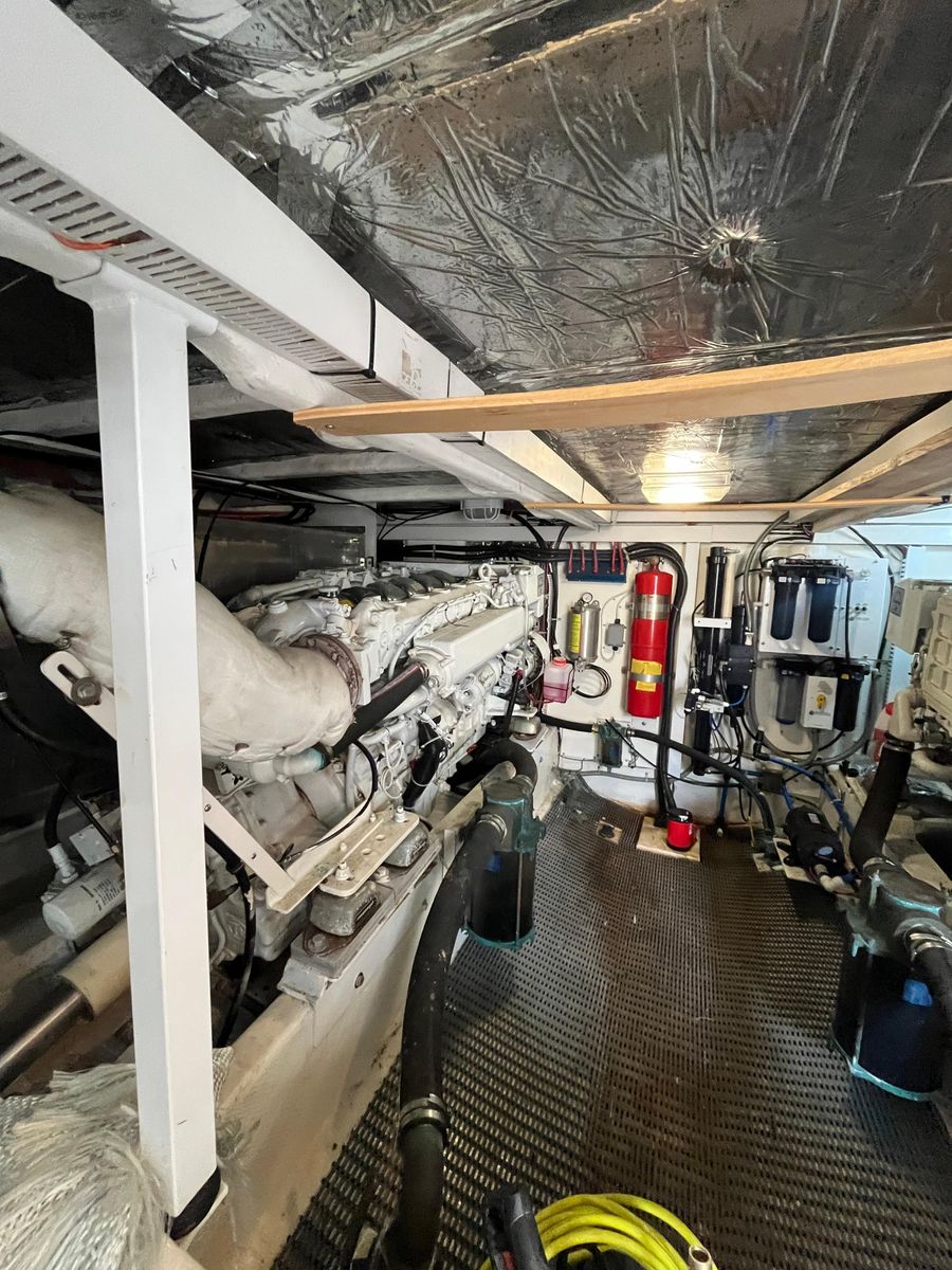 2001 Bayliner 57 