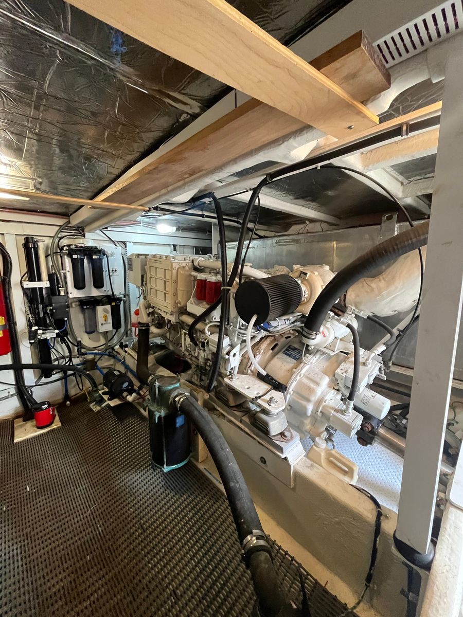 2001 Bayliner 57 
