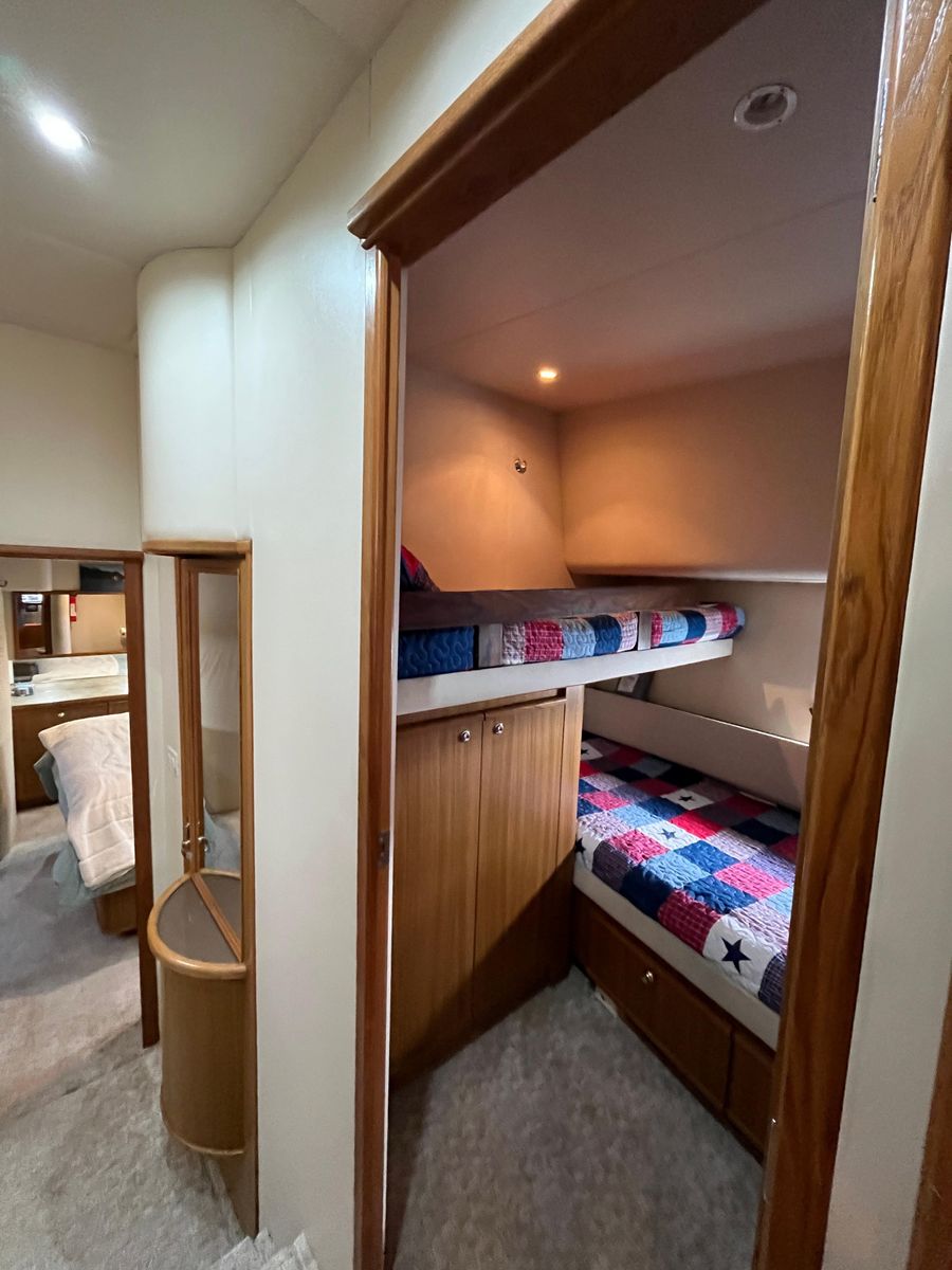2001 Bayliner 57 