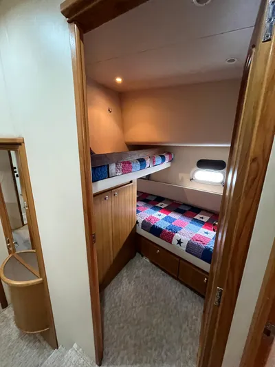 Our Time Yacht Photos Pics 2001 Bayliner 5788 Pilot House Motoryacht cabin with bunk beds and colorful quilts.