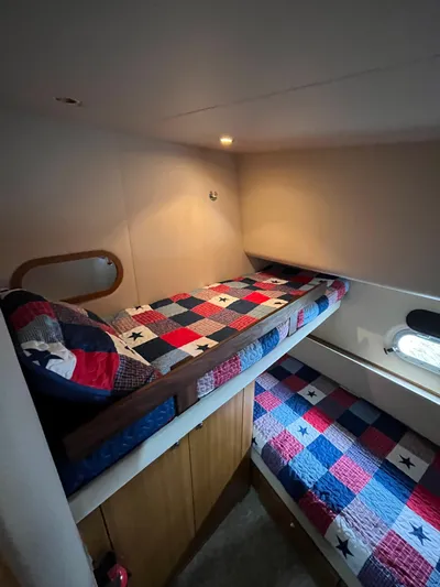 Our Time Yacht Photos Pics Bunk beds with star-patterned quilts in 2001 Bayliner 5788 Pilot House Motoryacht cabin.