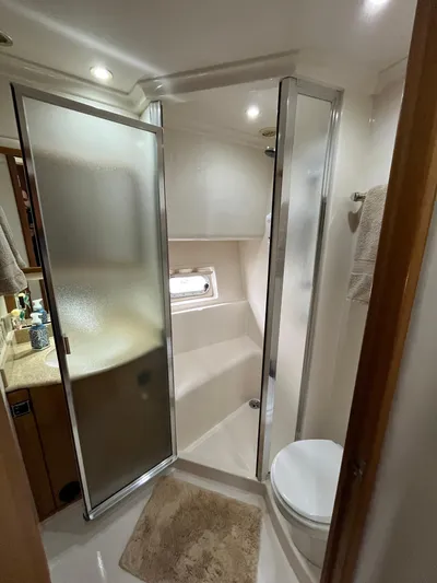 Our Time Yacht Photos Pics Bathroom of 2001 Bayliner 5788 Pilot House Motoryacht with shower and toilet.