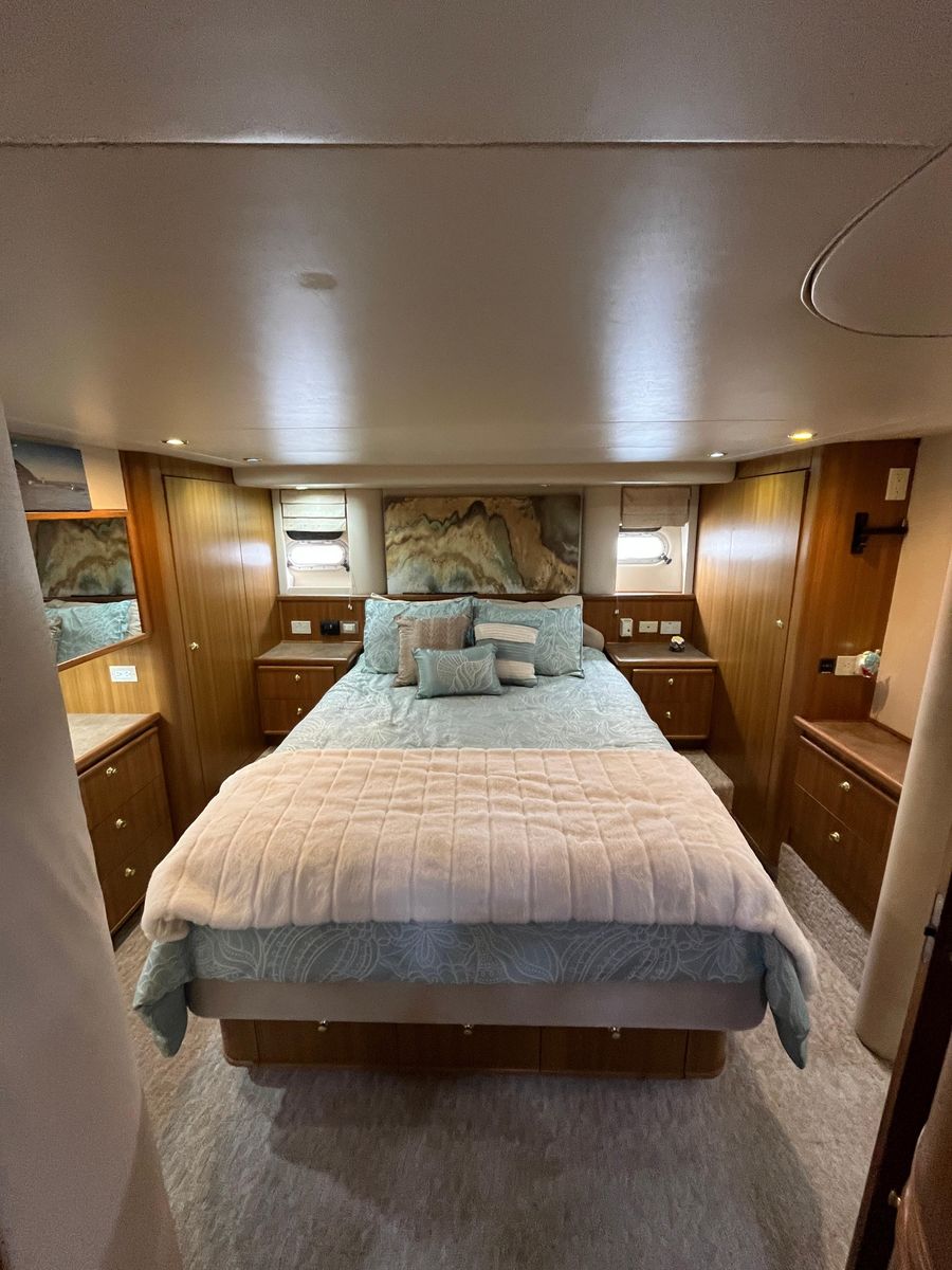 2001 Bayliner 57 