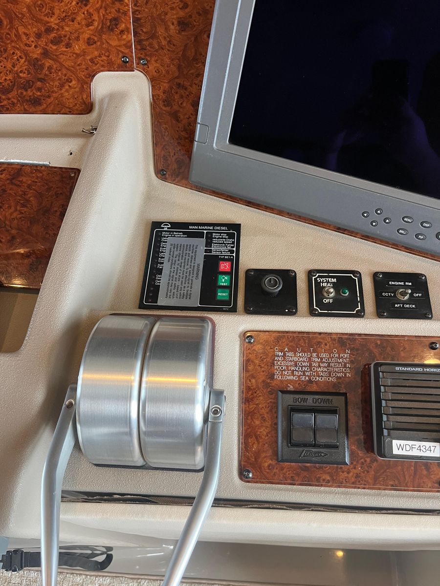 2001 Bayliner 57 