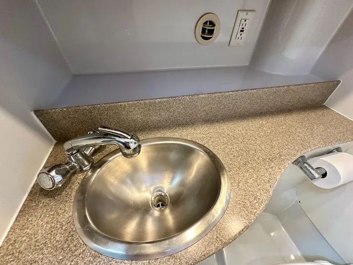 Sassy Cat Yacht Photos Pics Head sink