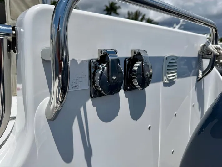 Sassy Cat Yacht Photos Pics Polished chrome exterior