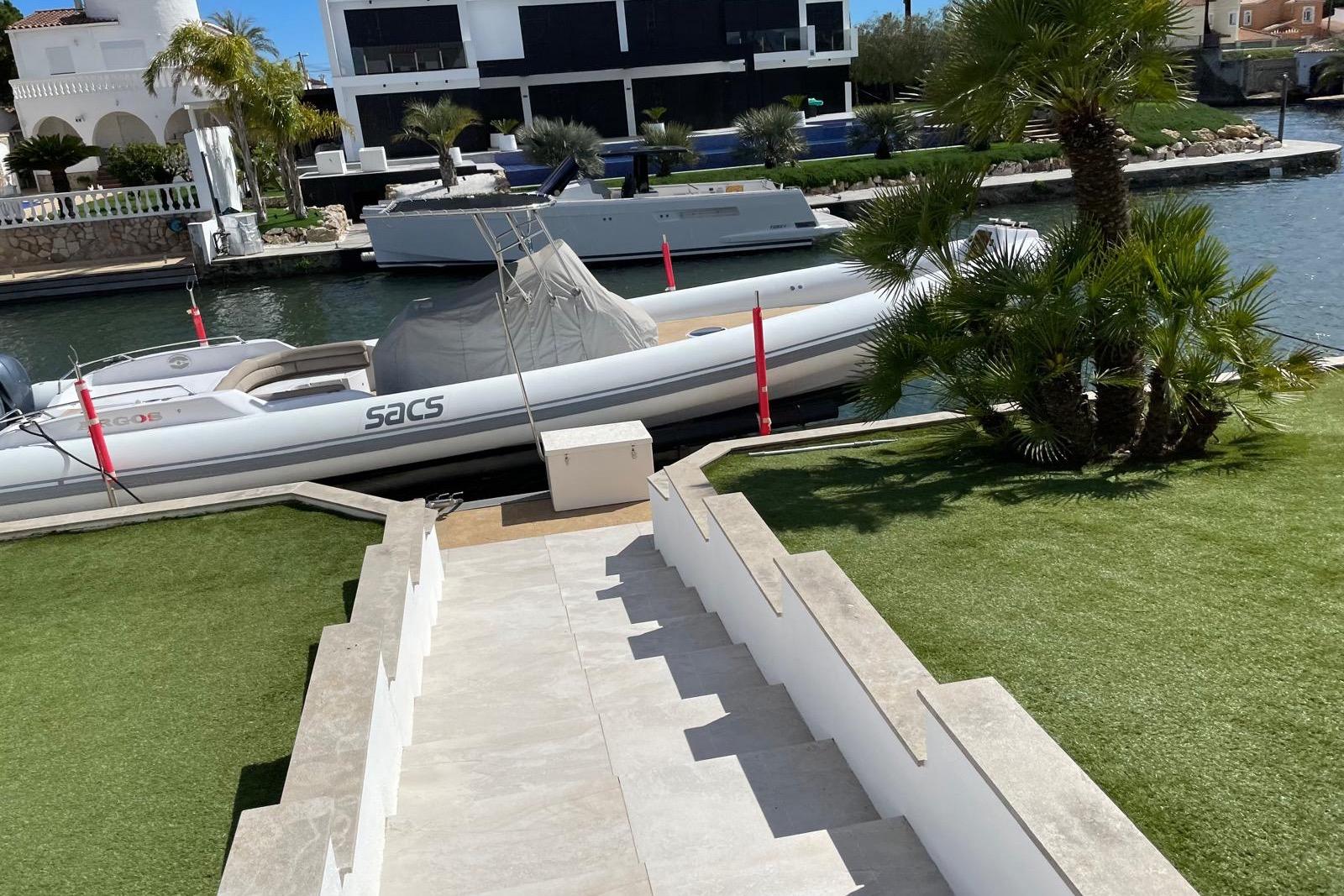 2009 SACS Stratos 12