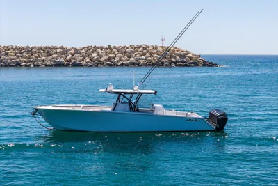 SeaHunter 39 Center Console