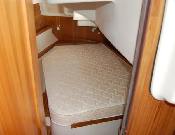 Jehm Of The Sea Yacht Photos Pics Aft cabin Innerspring mattress