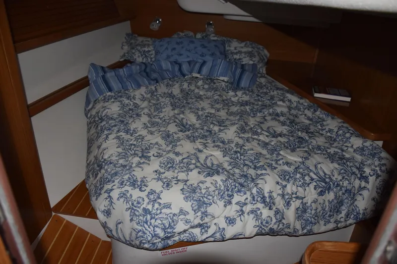 Jehm Of The Sea Yacht Photos Pics Aft Guest Berth