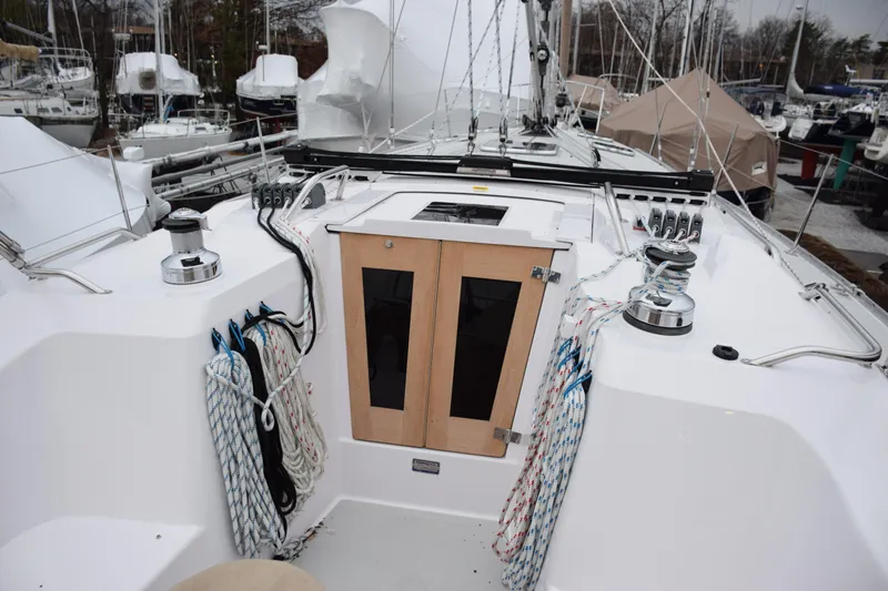 Catalina 445 In Stock Yacht Photos Pics Companionway