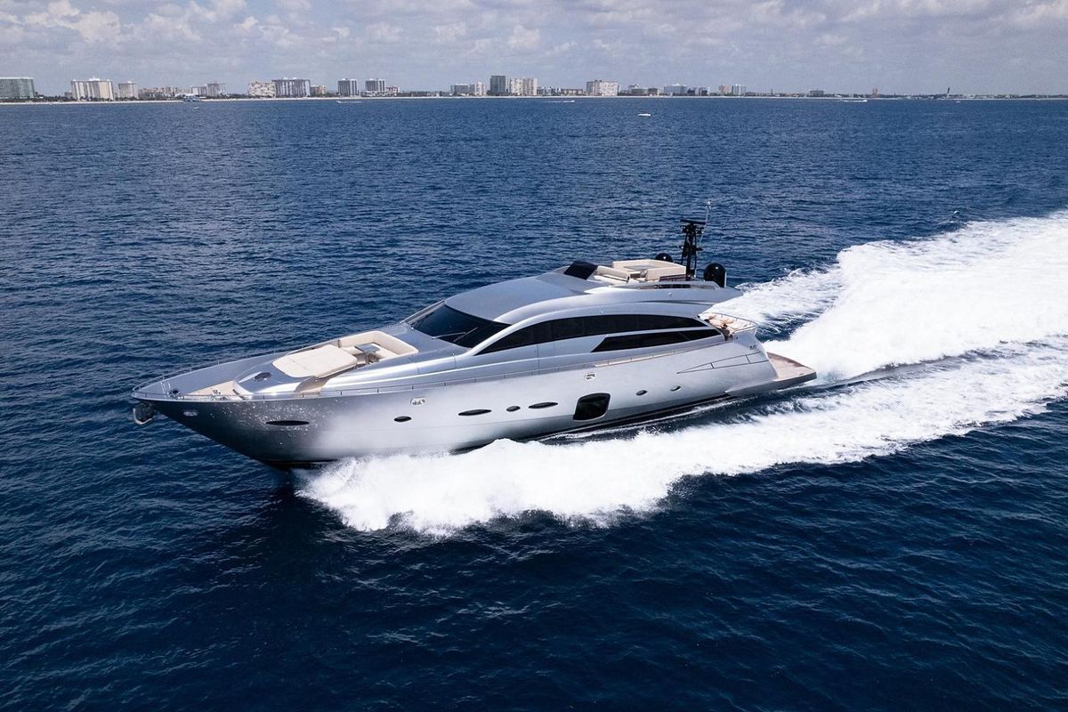 2015 Pershing 92 