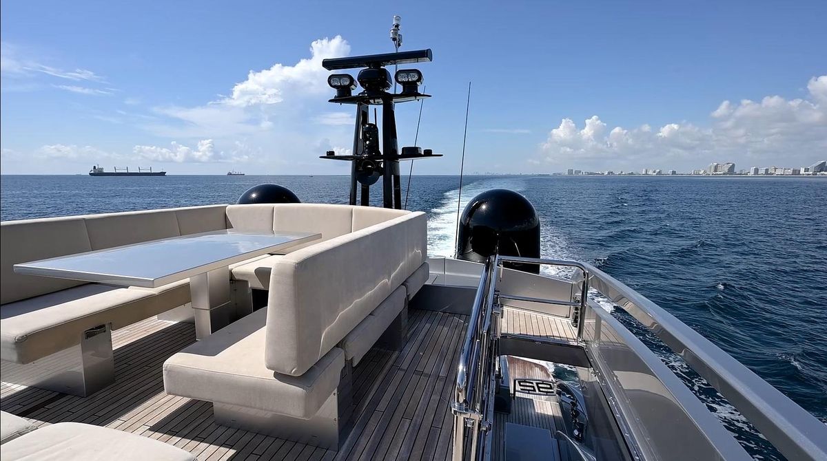 2015 Pershing 92 