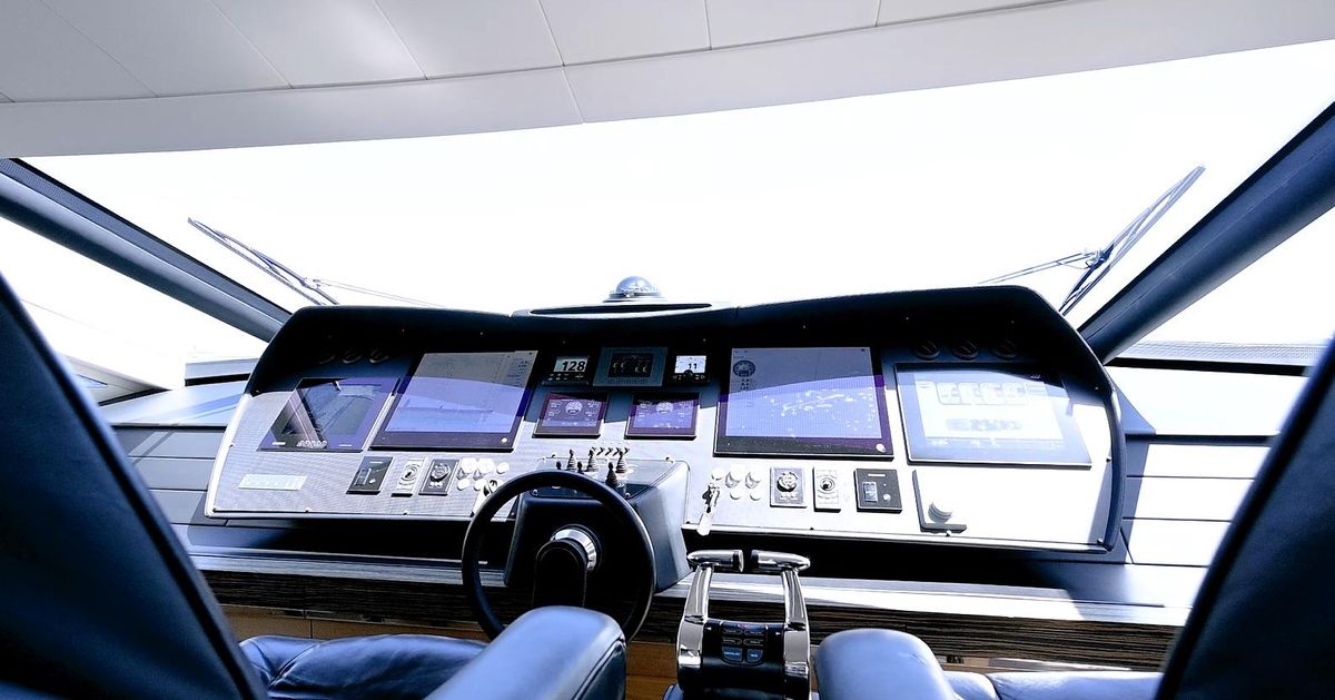 2015 Pershing 92 