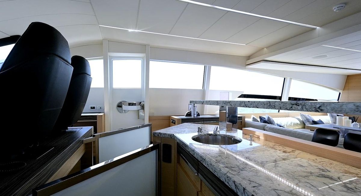 2015 Pershing 92 
