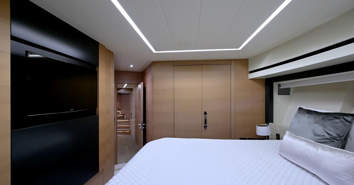 2015 Pershing 92 