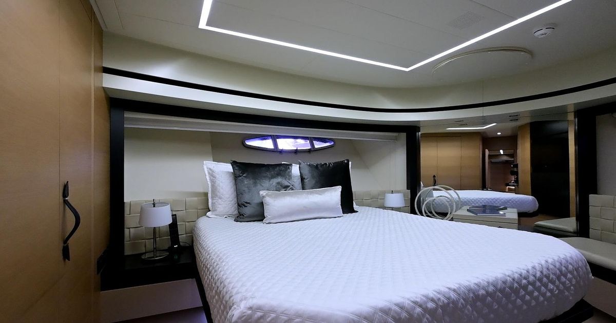 2015 Pershing 92 