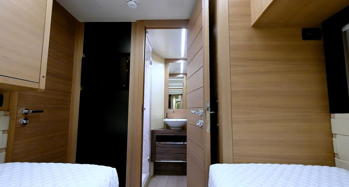 2015 Pershing 92 