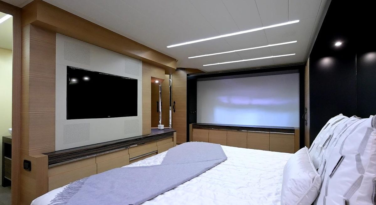 2015 Pershing 92 