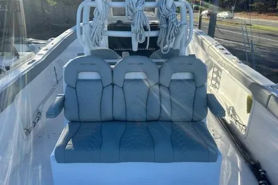 Twin Vee 340 GFX CC