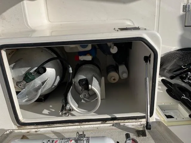 Wabisabi Yacht Photos Pics Propane locker IMG_0756.jpg