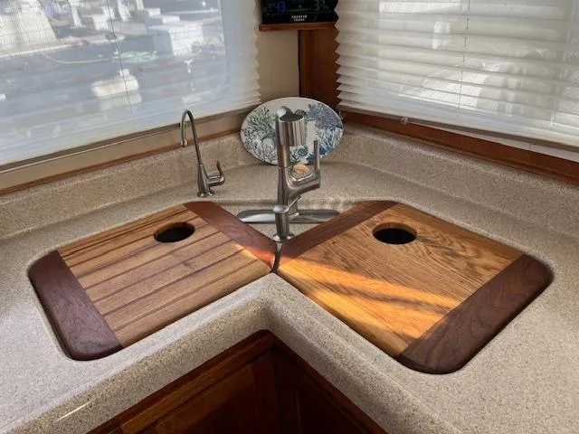 Wabisabi Yacht Photos Pics Double sinks IMG_0769.jpg