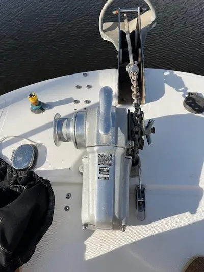 Wabisabi Yacht Photos Pics Windlass & roller IMG_0784.jpg