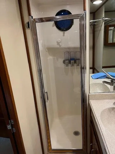 Wabisabi Yacht Photos Pics Stand up shower IMG_0795.jpg