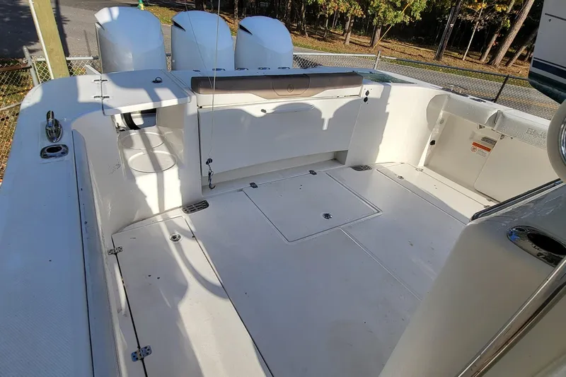  Yacht Photos Pics 2018 Edgewater 370CC boat deck with spacious seating and storage compartments.