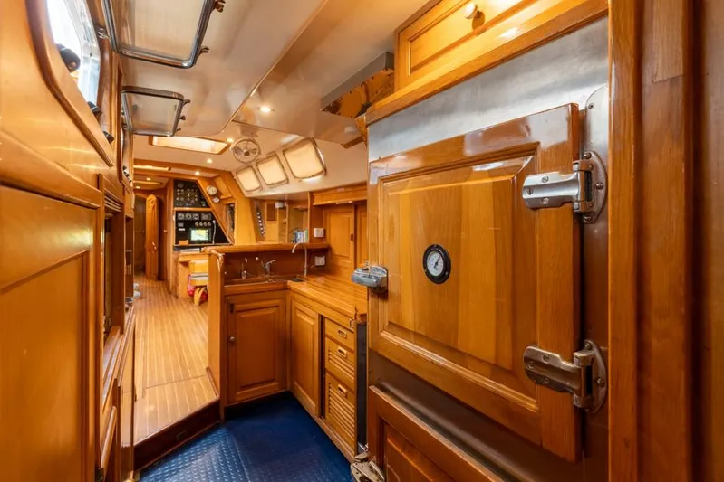 Four Seasons IV Yacht Photos Pics 