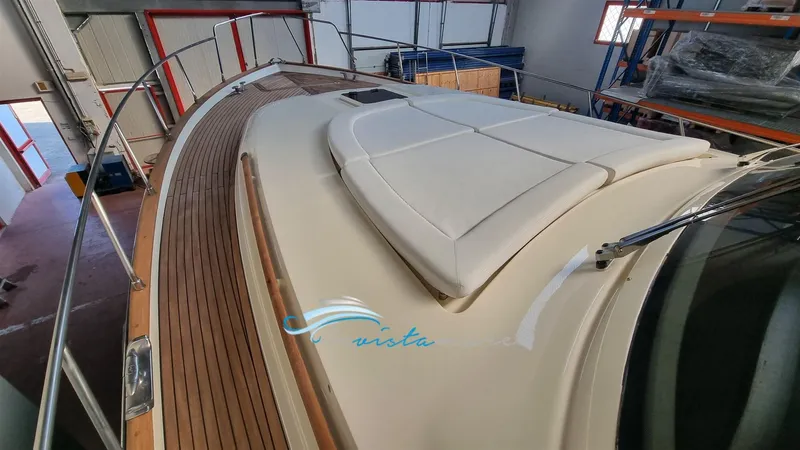  Yacht Photos Pics Dolphin 51 prendisole prua