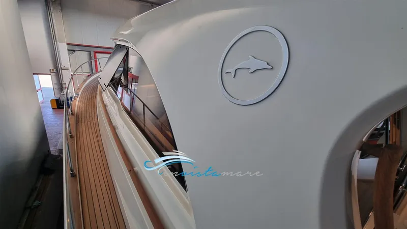  Yacht Photos Pics Dolphin 51 camminamenti