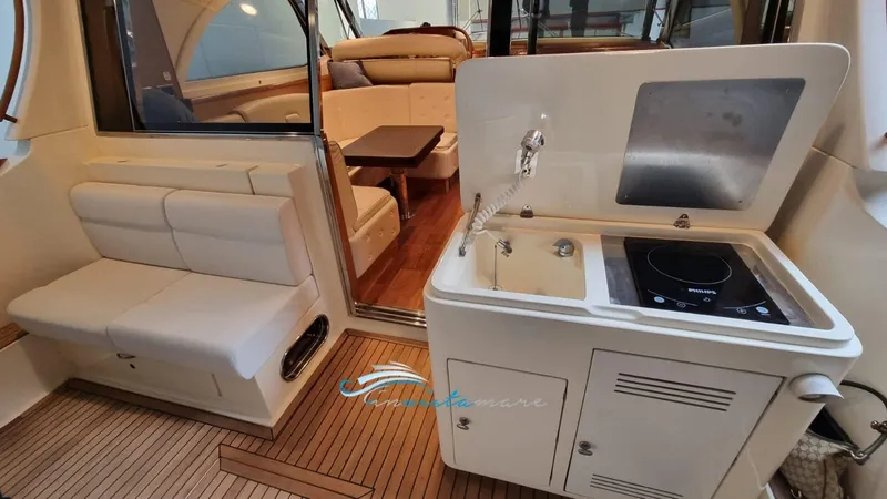  Yacht Photos Pics Dolphin 51 cucina esterna