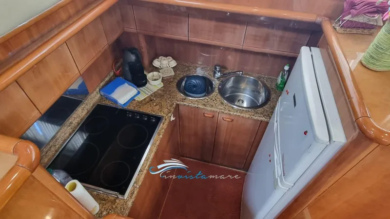  Yacht Photos Pics Ferretti 46 cucina 1