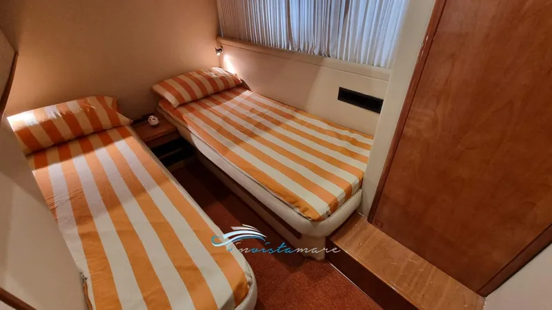  Yacht Photos Pics Ferretti 46 camera doppia