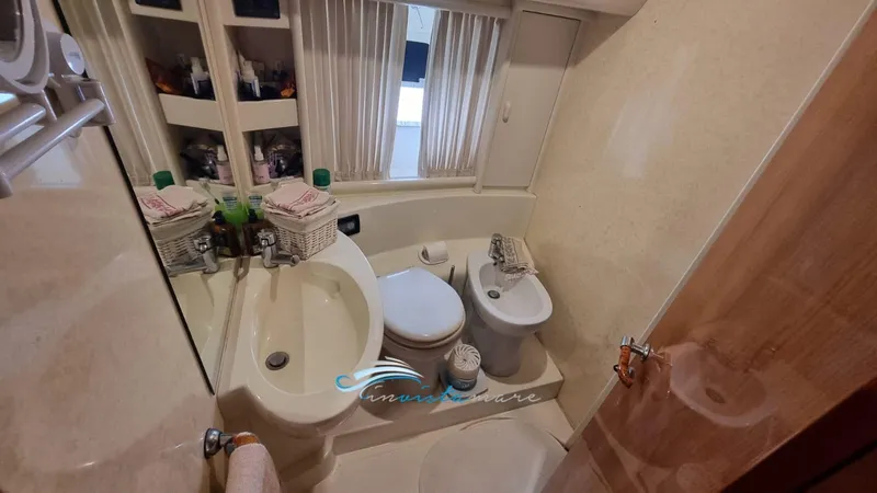  Yacht Photos Pics Ferretti 46 bagno 1