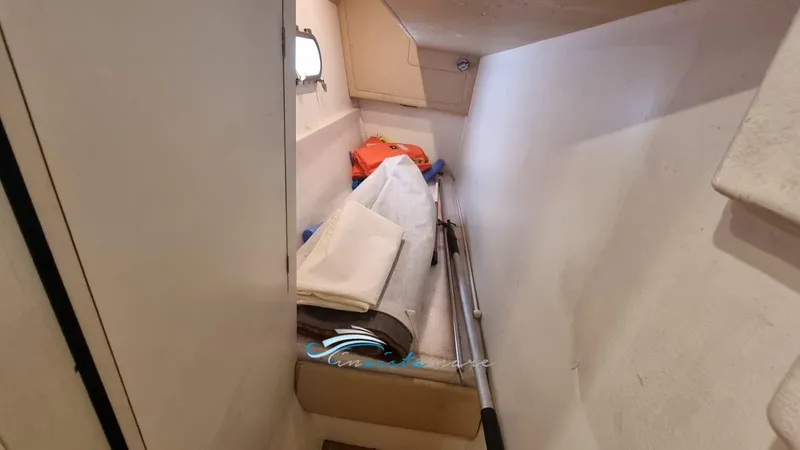  Yacht Photos Pics Ferretti 46 letto equipaggio