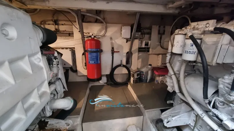  Yacht Photos Pics Ferretti 46 sala macchine