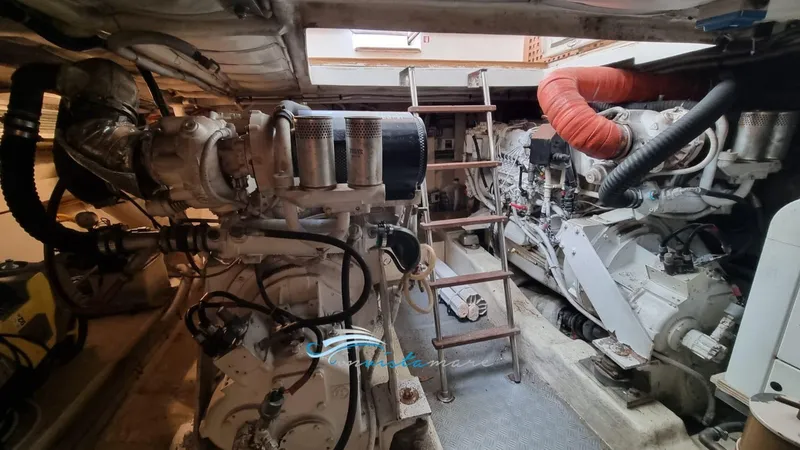  Yacht Photos Pics Ferretti 46 sala macchine 2