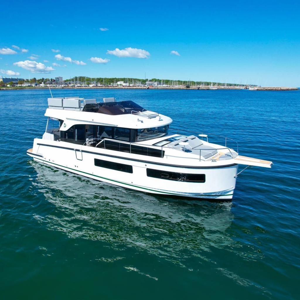 2025 Delphia 11 Flylounge