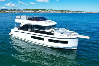 2025 Delphia 11 Flylounge