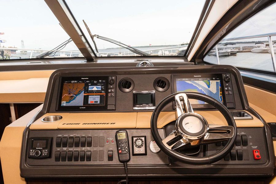 2017 Sea Ray 400 Sundancer